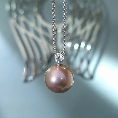 Подвеска с пресноводным жемчугом и бриллиантом