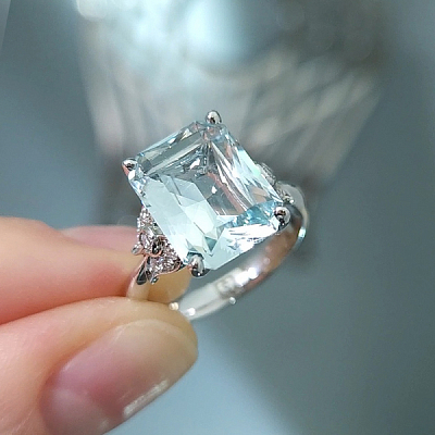 Кольцо с аквамарином и бриллиантами