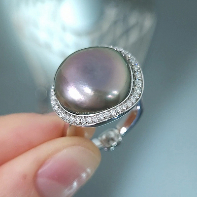 Кольцо с барочным жемчугом Таити и бриллиантами