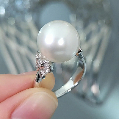 Кольцо с жемчугом Южных морей и бриллиантами