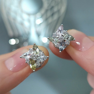 Серьги пусеты с сапфирами и бриллиантами