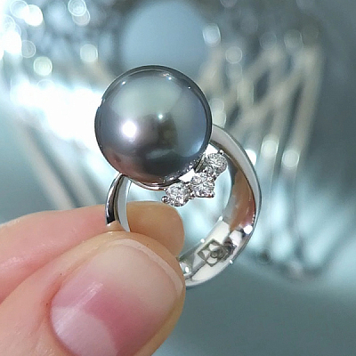 Кольцо с жемчугом Таити и бриллиантами