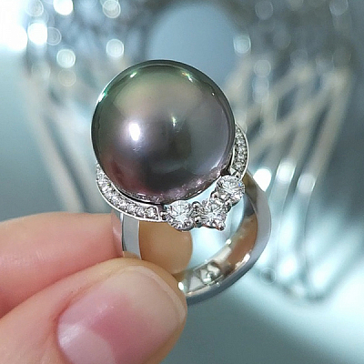Кольцо с жемчугом Таити и бриллиантами