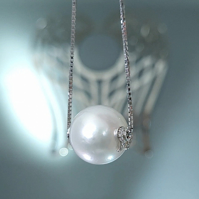 Подвеска с жемчугом Южных морей и бриллиантами